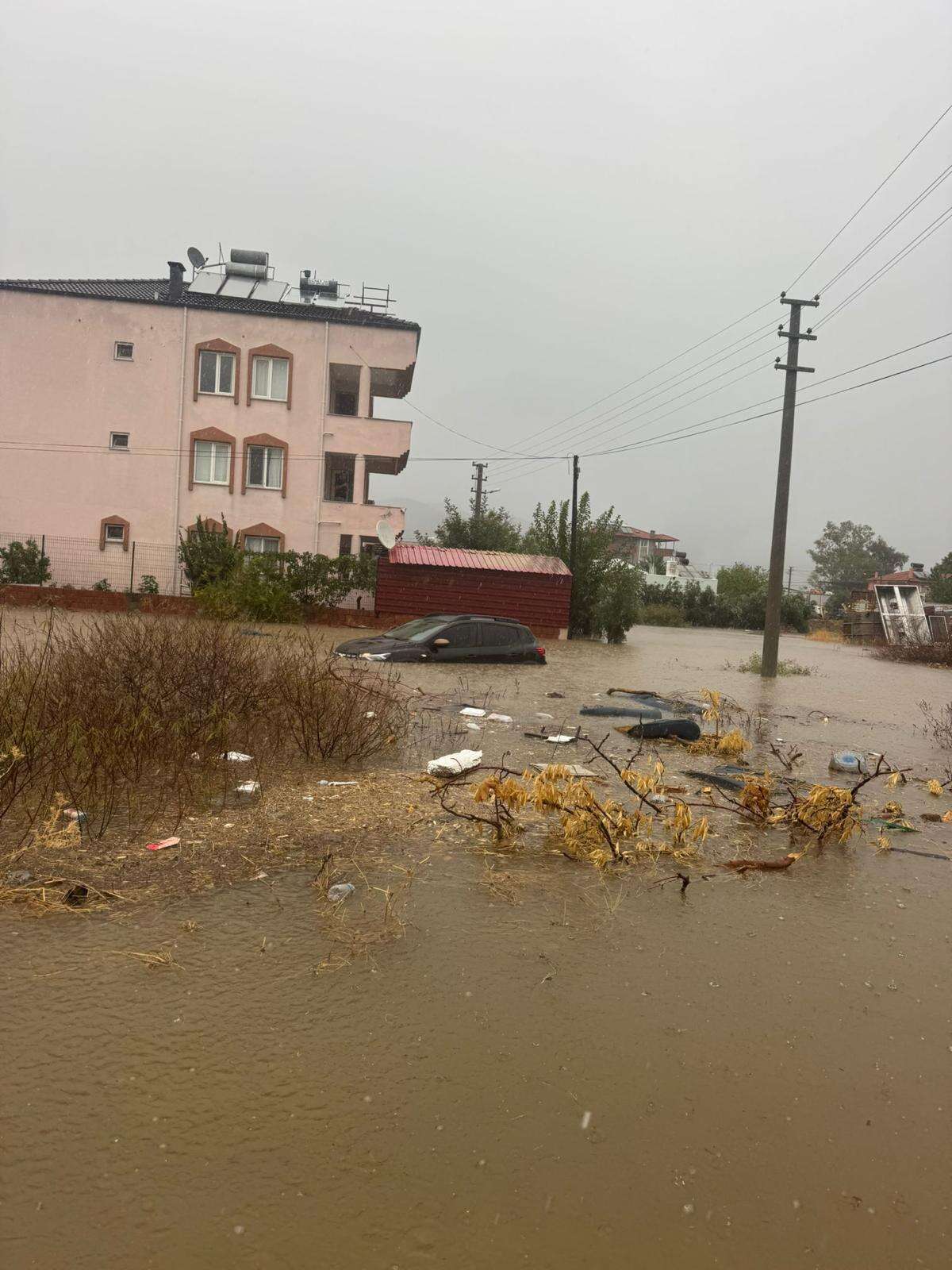 Muğla’da Sağanak ve Fırtına Hayatı Felç Etti 3